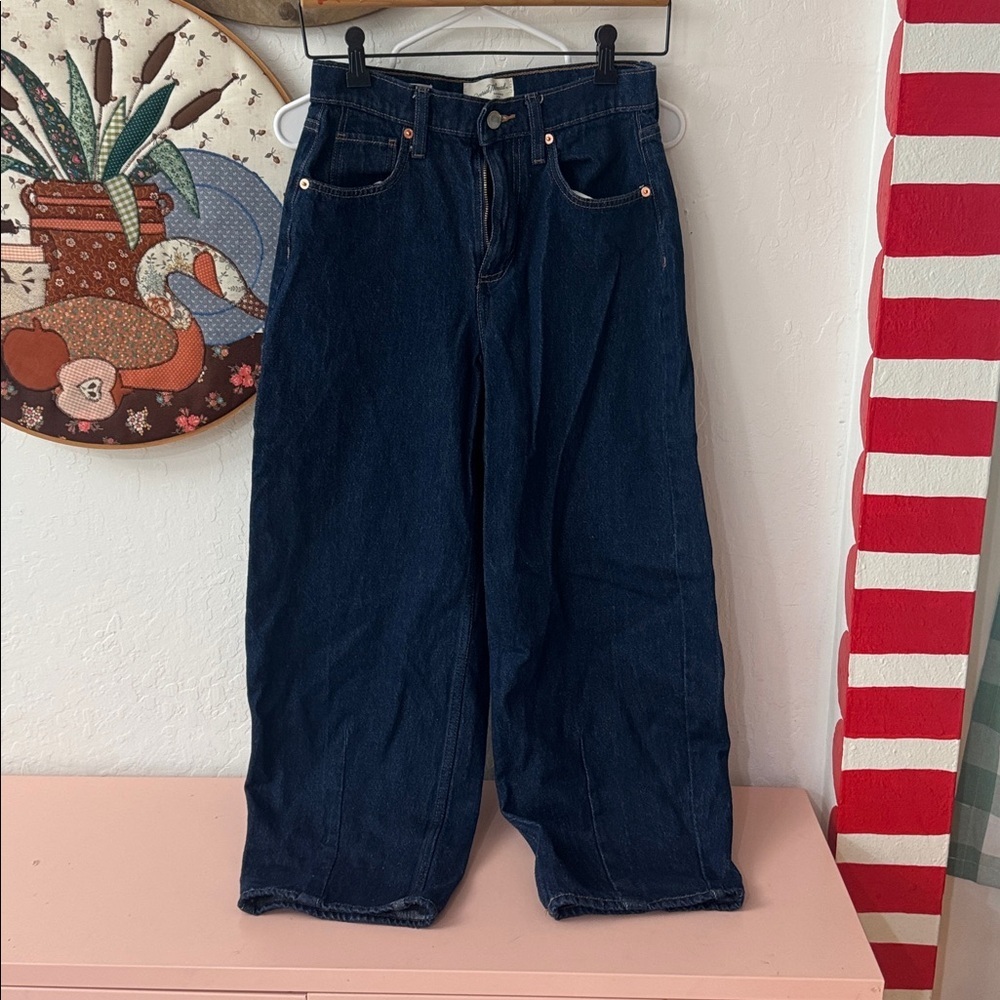 Universal thread high rise easy barrel dark wash size 2 jeans - Picture 2 of 4